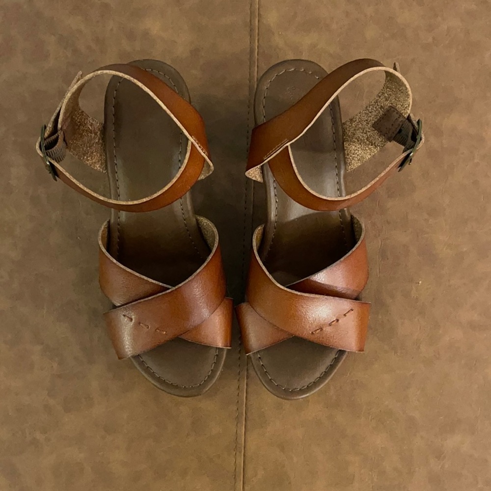 Universal thread heels - size 6.5 - worn 1 time!